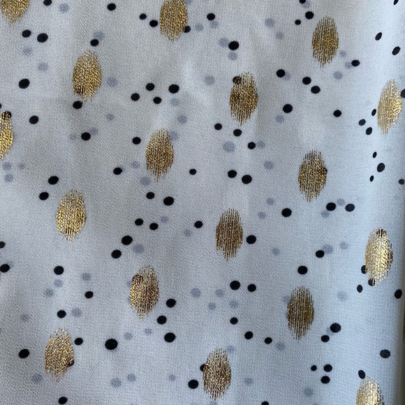 Women’s  Sleeveless Blouse - Picture 3 of 3